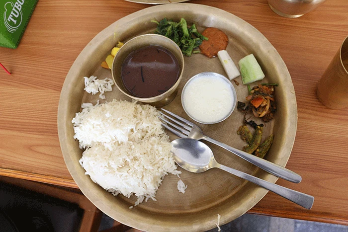 nepali-traditional-dal-bhat-at-trekking-trail