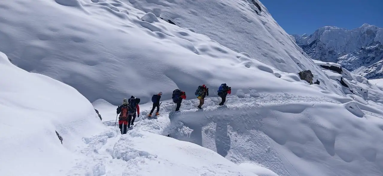 everest-snow-fall