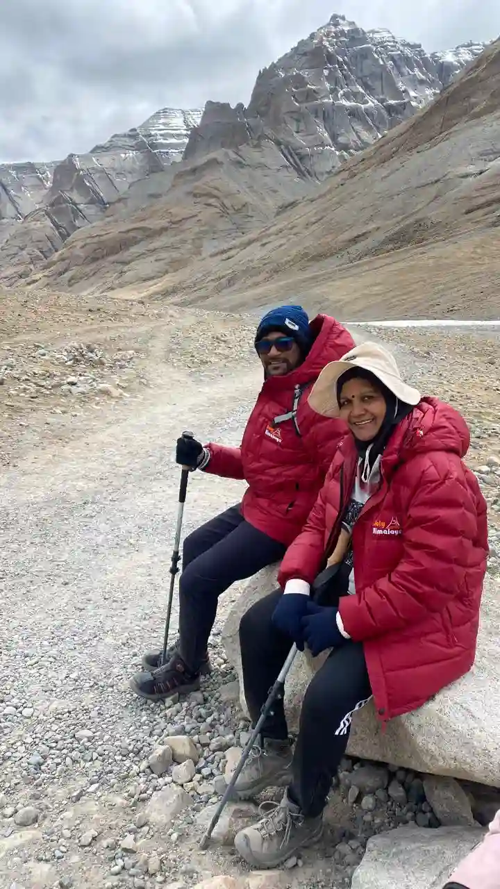 kailash-view-with-tourists