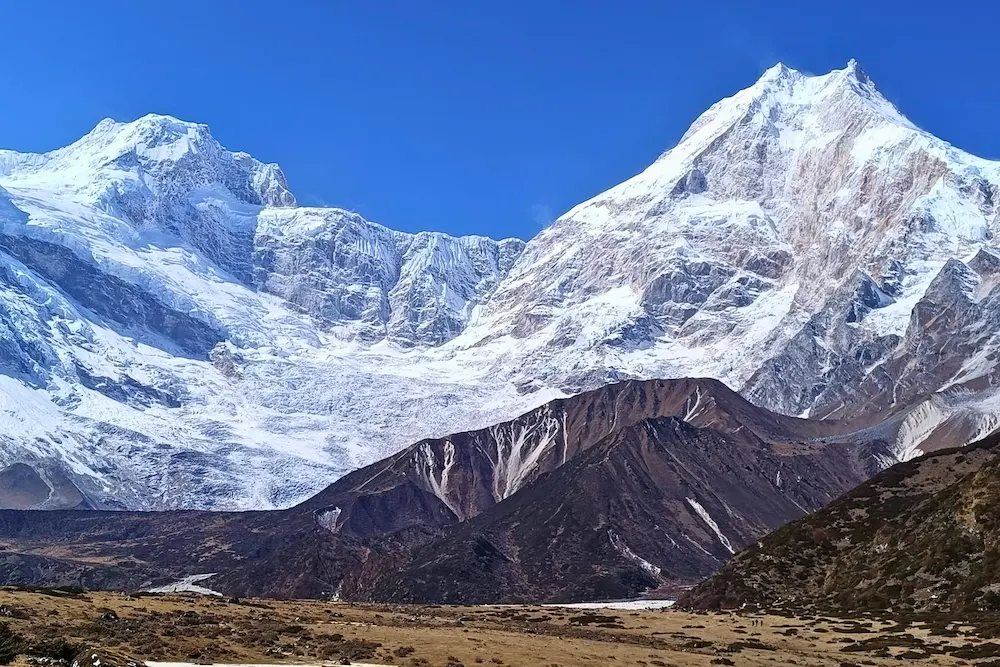 manaslu-mountain-white-snow