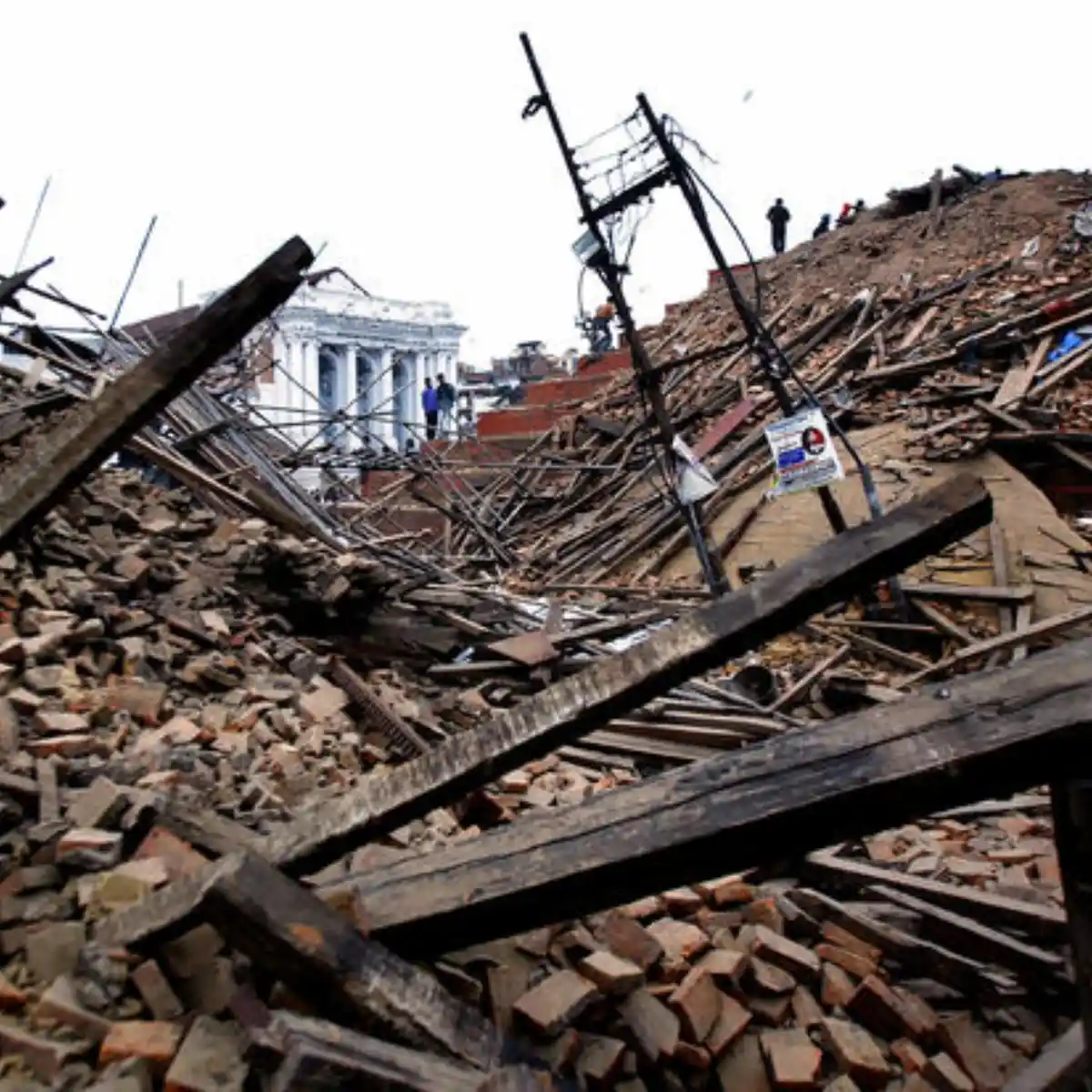 earthquake-dustruction-in-ktm