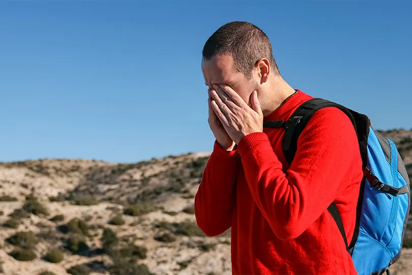 headache-symptom-of-high-altitude-trekking