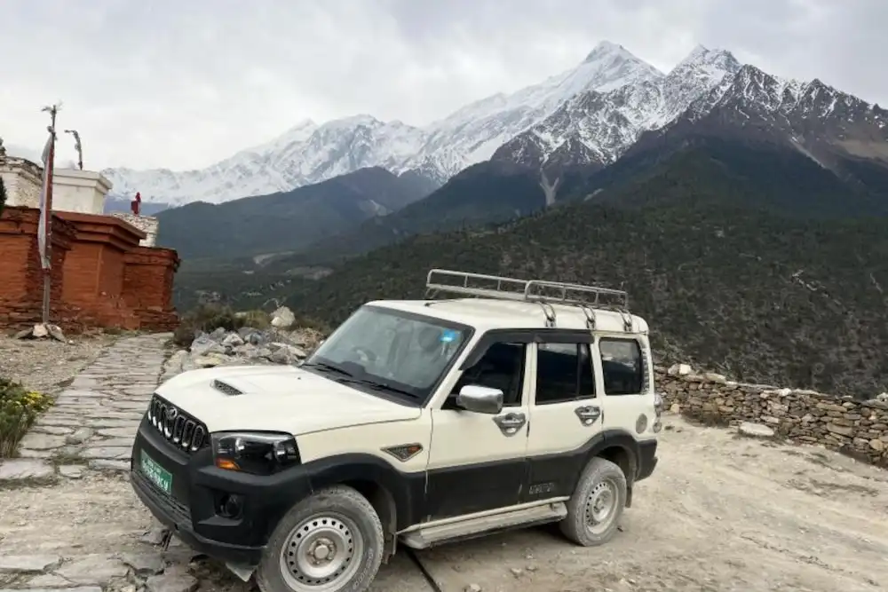 jeep-in-mountain