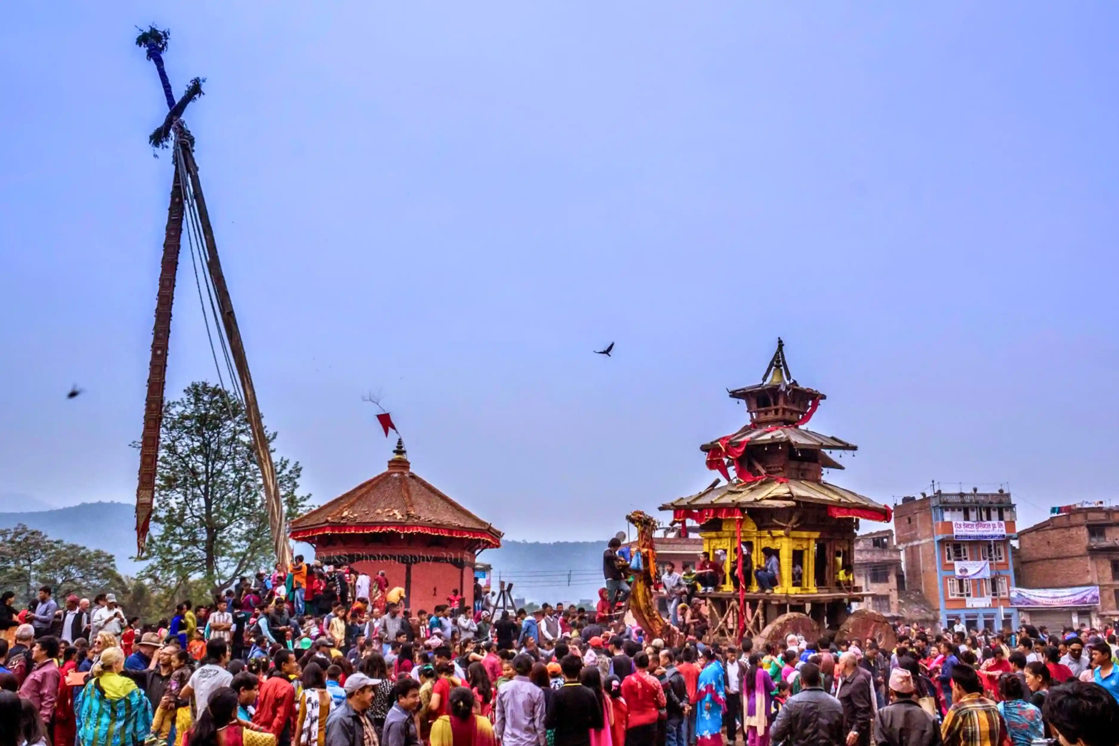 crowd-in-biska-jatra