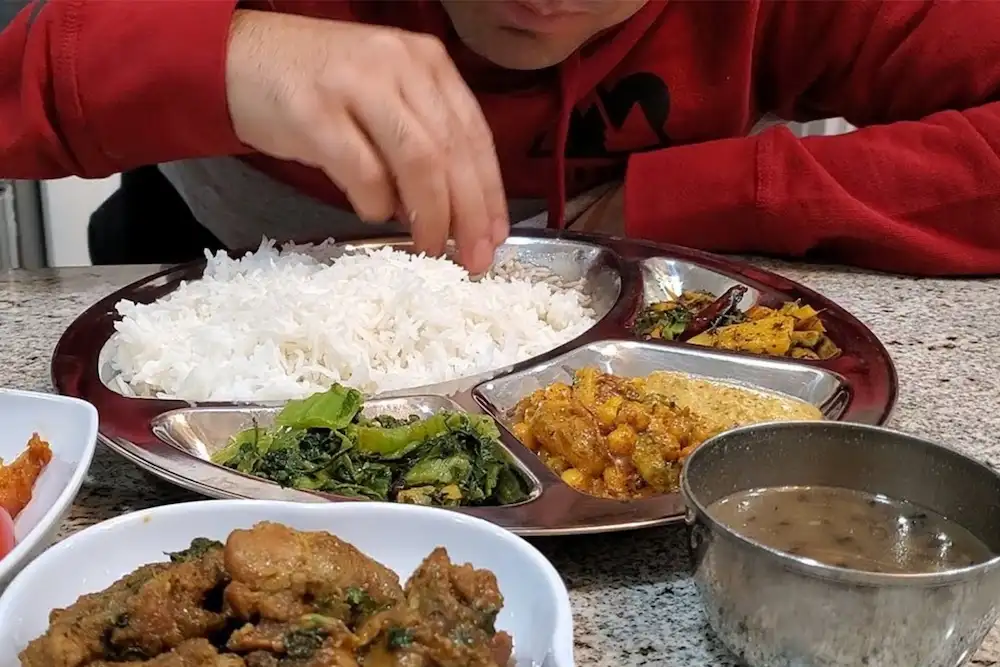eating-food-with-hands