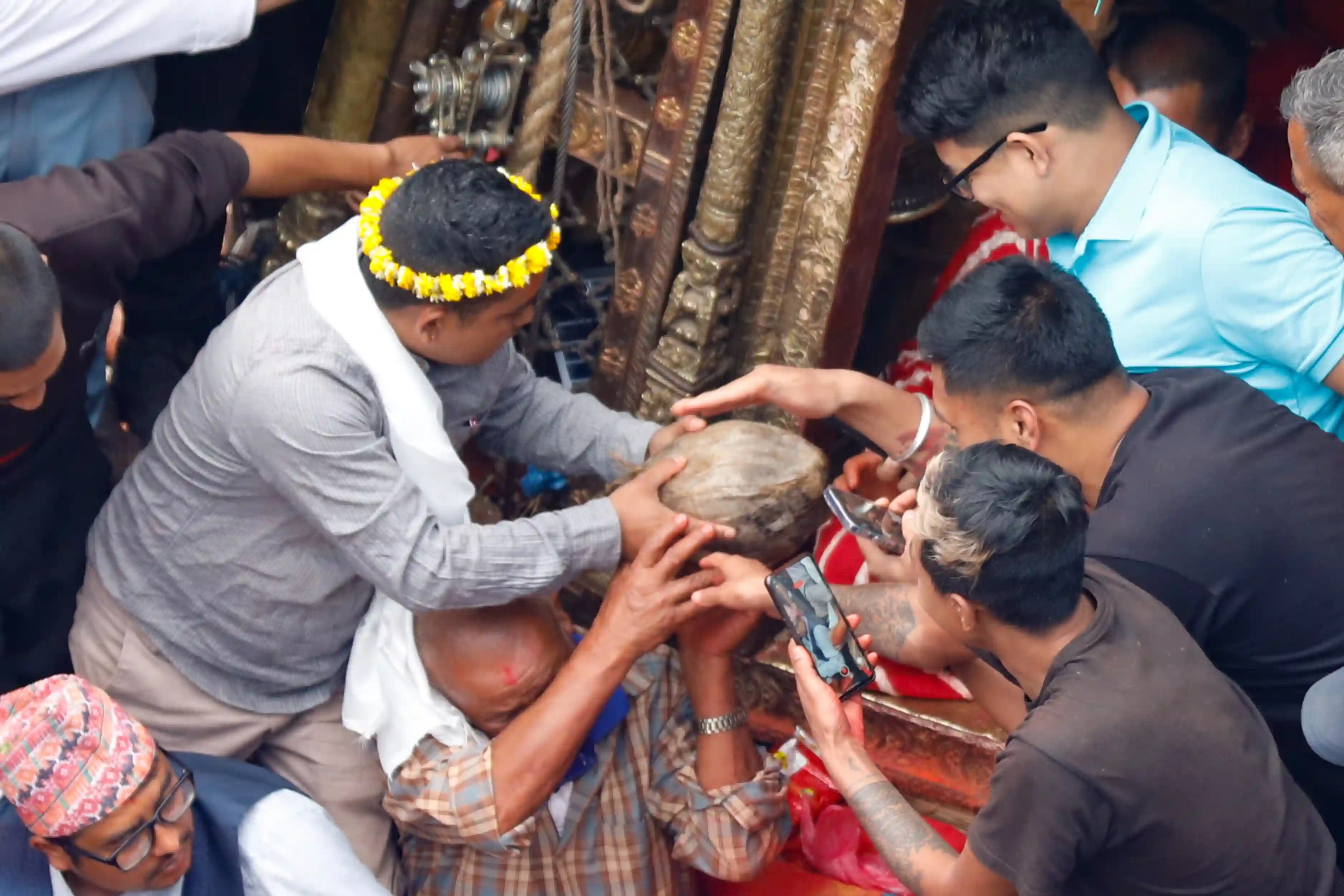 worshiping-rato-machindranath