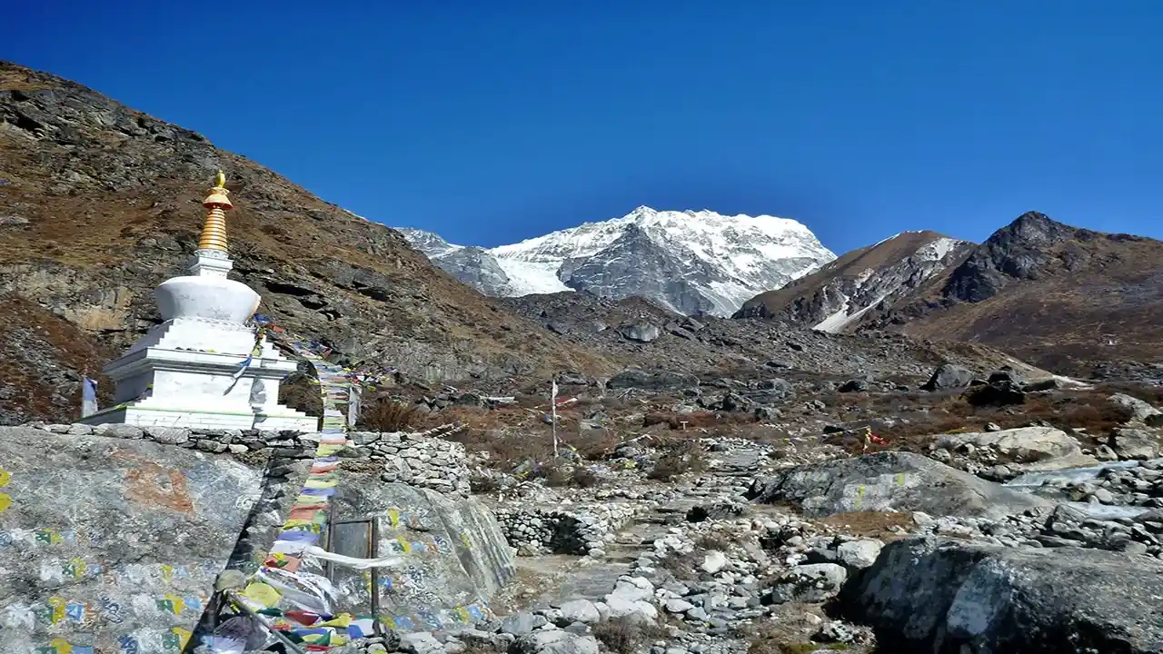 buddhist-stupa-of-langtang