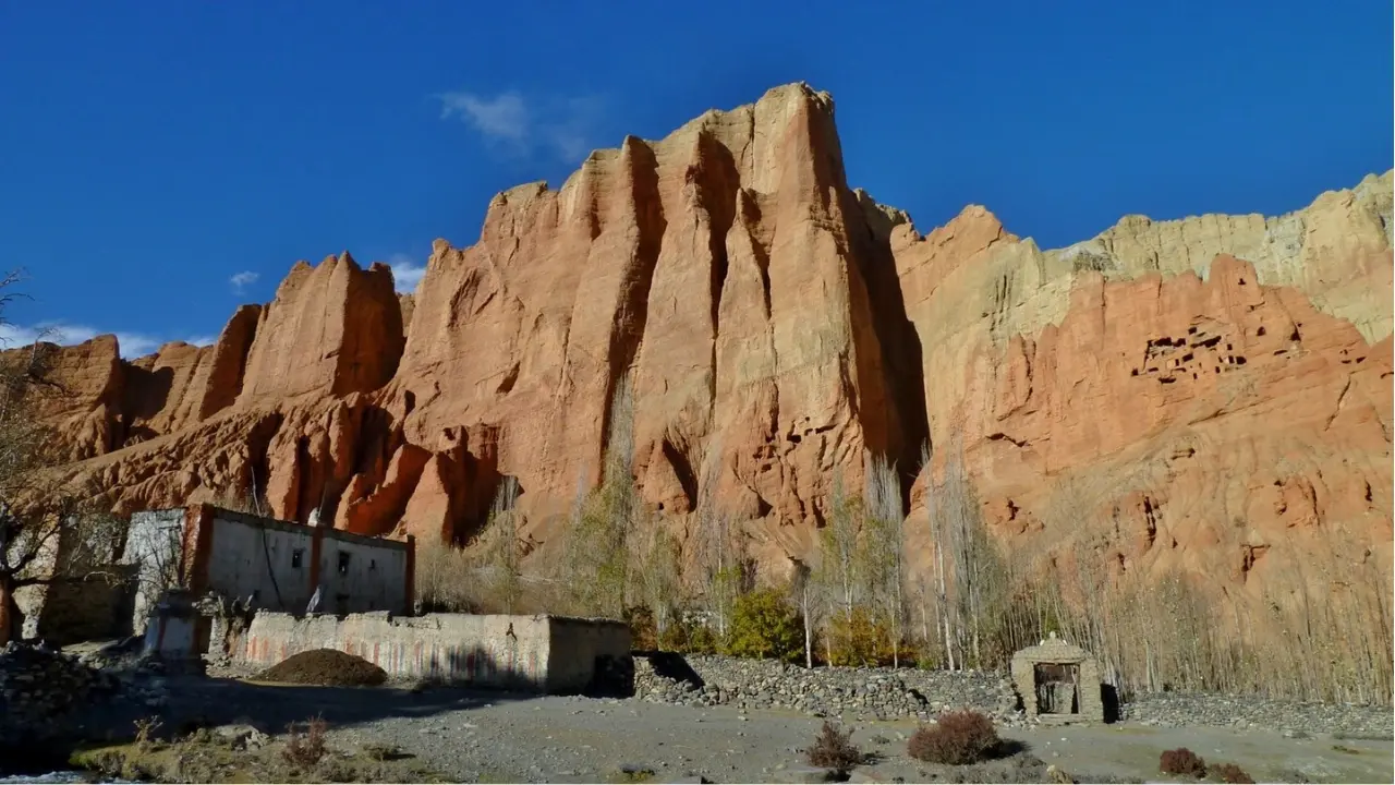 dramatic-red-cliffs