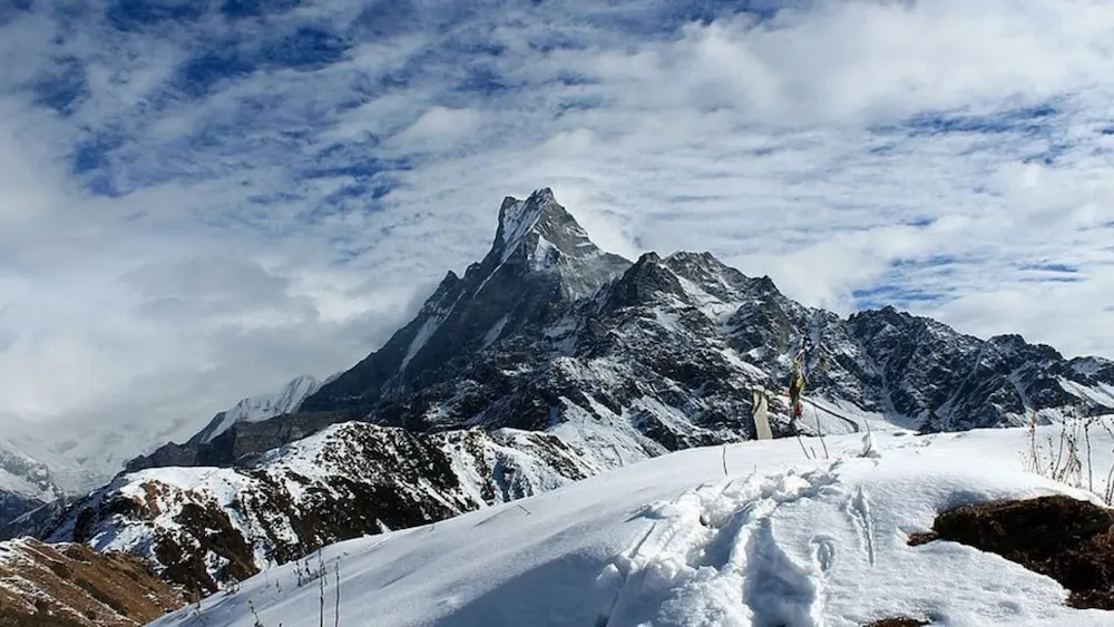 mardi-himal-full-snow-view-with-sky