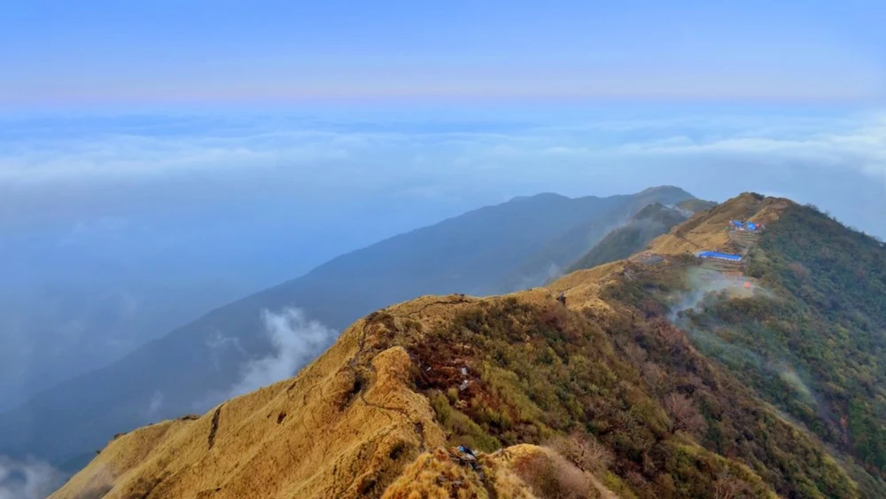 top-mountain-with-sky-view-mardi