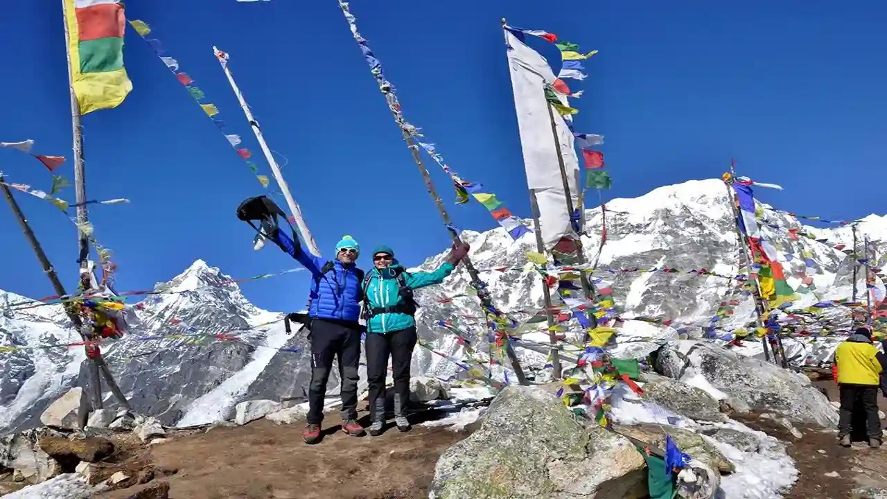 two-people-in-trek