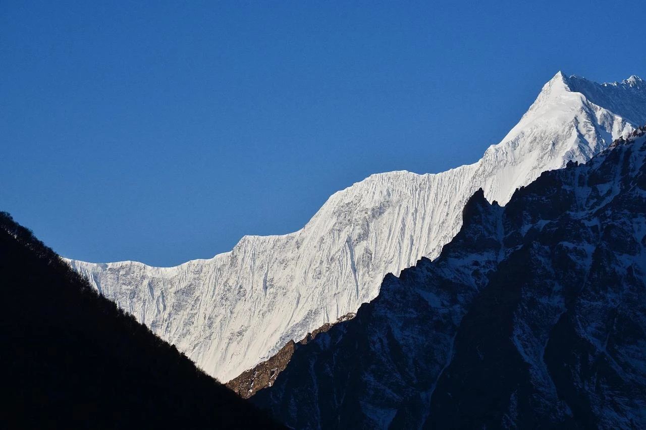 clean-white-mountain