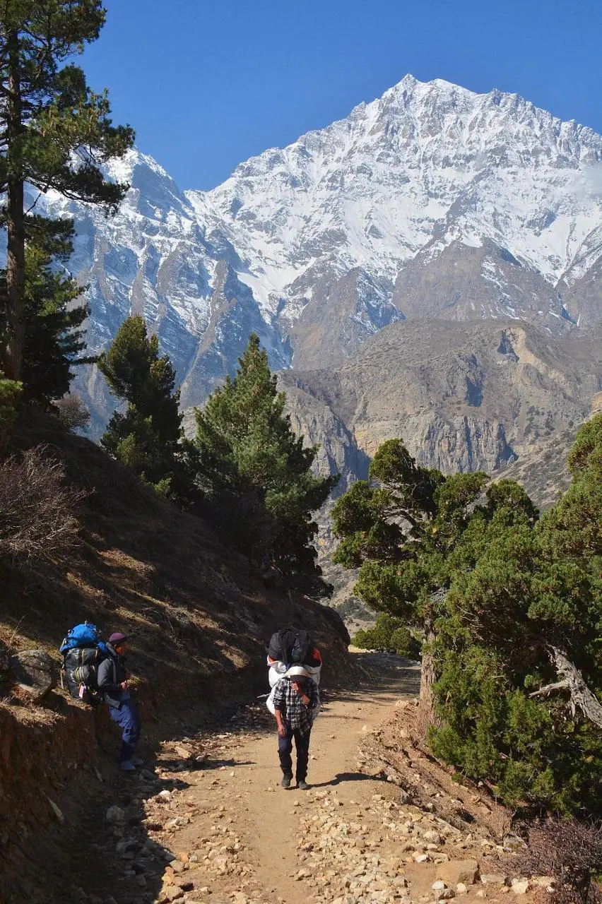 guides-lifting-loads-in-mountain-roads