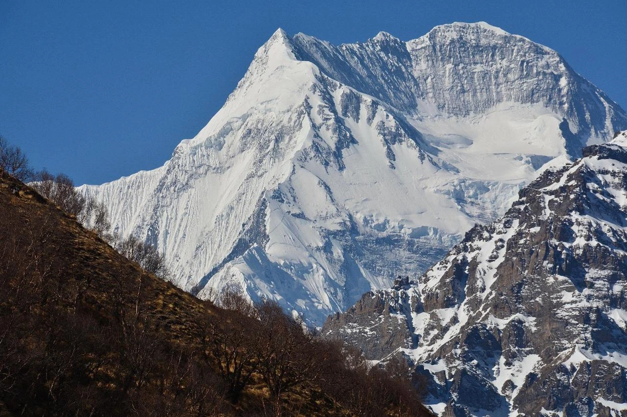 manaslu-white-high-mountain